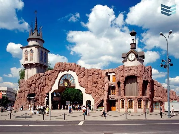 Изготовление и доставка опор освещения ОТ - 3, для Московского Зоопарка.